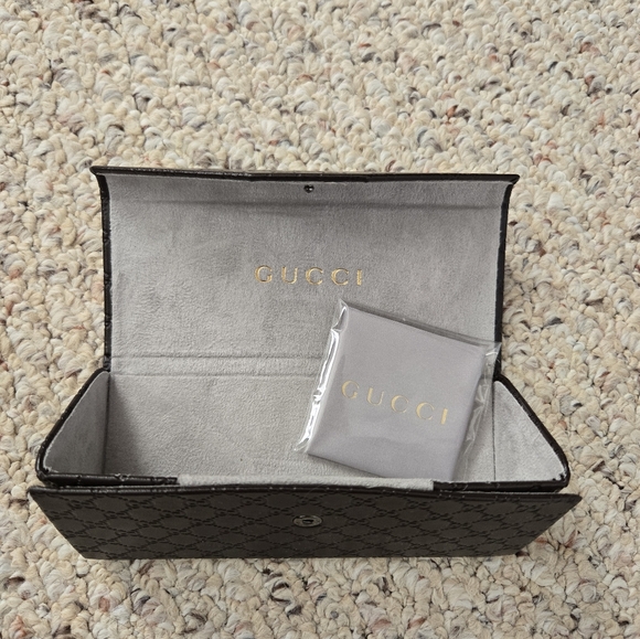 Gucci Sunglass Case Small with cleaning cloth - Picture 2 of 2